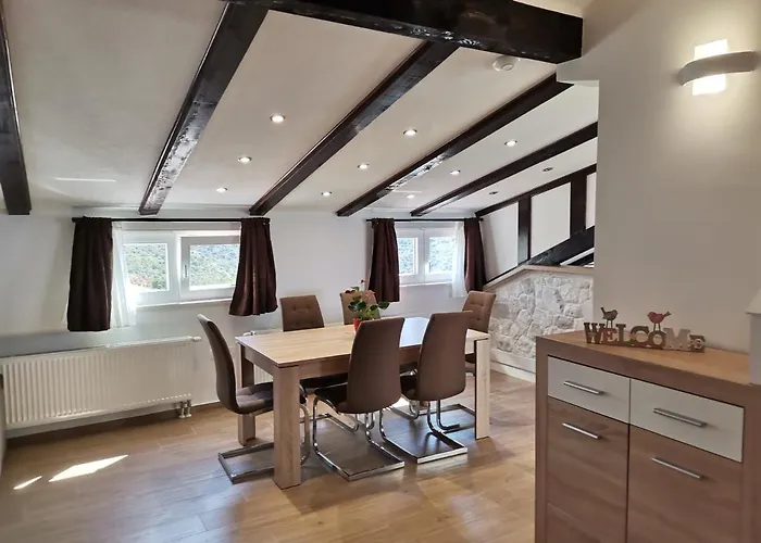 Penthouse Ema דירה