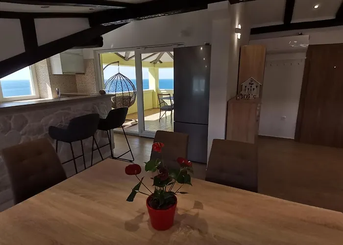 Penthouse Ema דירה